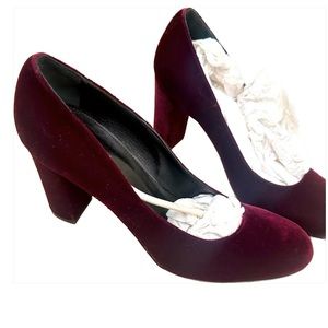 Elegant velvet heels